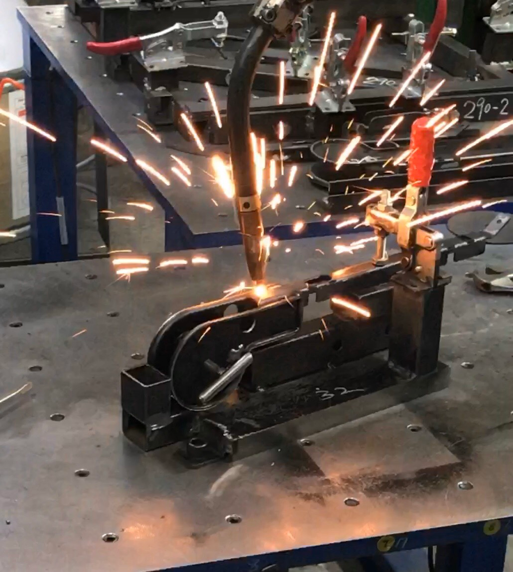 機器人電焊加工