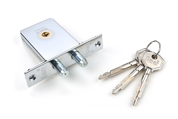 Cross key deadbolt lock