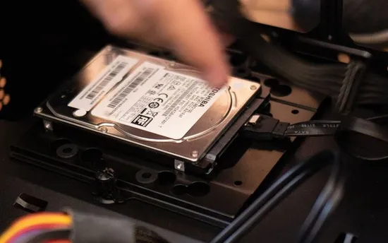 螢幕壞了不用換新機！JSC健業電腦幫您重拾筆電新生