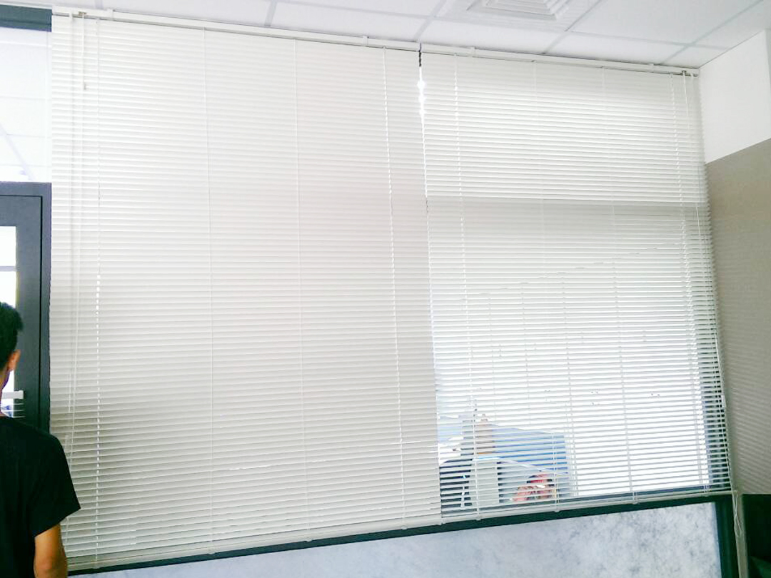 辦公空間-使用百葉窗