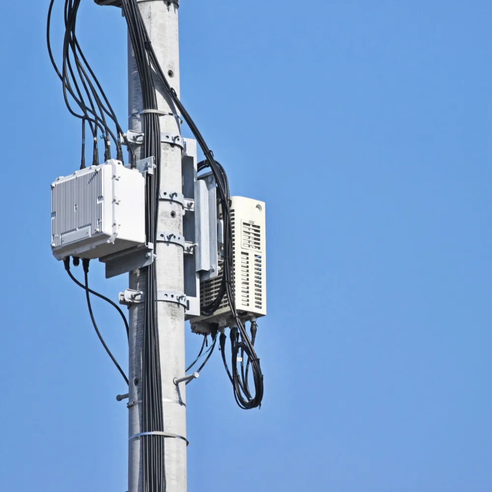 戶外通訊基地台與網通設備對電力穩定度與環境適應力要求極高