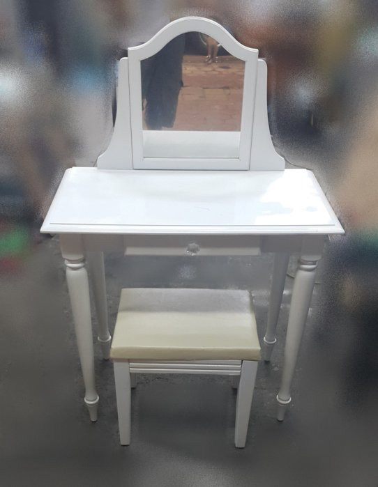 樂B626BJ1 白色法式化妝桌+椅*化居二手家具