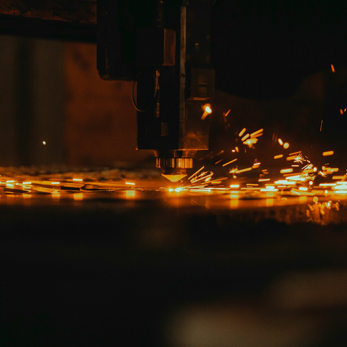 現代複雜工業零件往往需要結合金屬的強度、耐用性與塑膠的輕量化