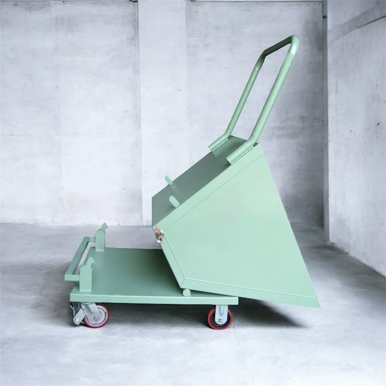 腳踏式前傾鐵屑車|工業清理省力首選