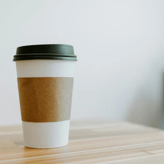 咖啡廳經營必學：如何設計隔熱與品牌宣傳的厚咖啡紙杯