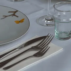 牛排館餐巾紙的用餐體驗始於「擋油煙」的那一刻