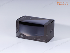 深棕色霧面的開窗紙盒,設計簡約且時尚,具備清晰的大型開窗,能