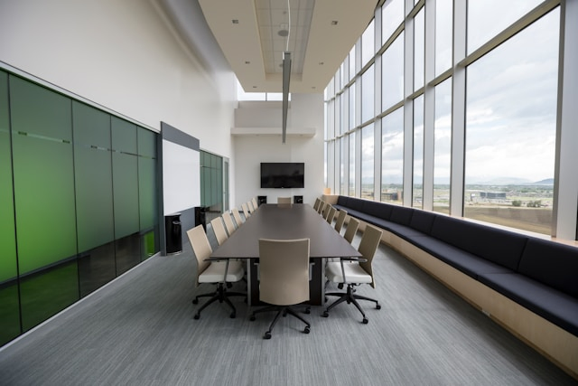 會議室為吸音牆大量使用的環境
