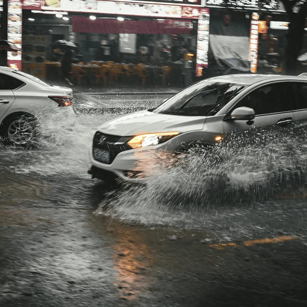購買車用級的防水電線接頭或防水快速接頭，以抵抗台灣潮濕的氣候
