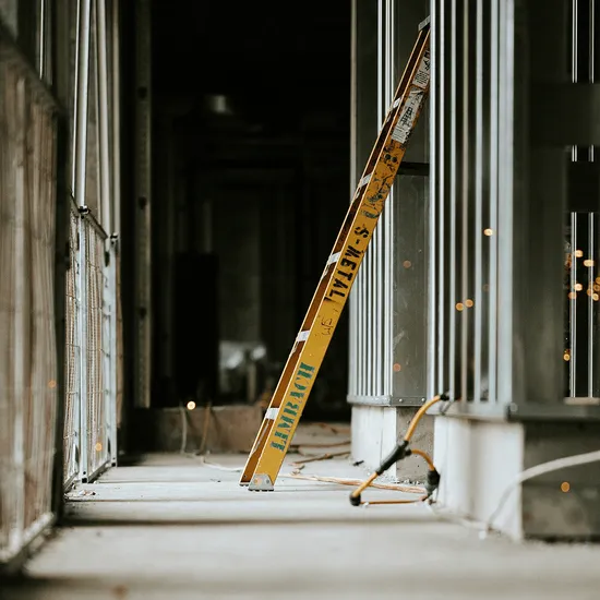 建築工地安全指南：高硬度鋼釘在混凝土固定的正確應用