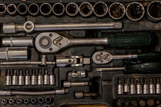 工程配件採購指南：從配管五金到起重吊帶一次搞懂