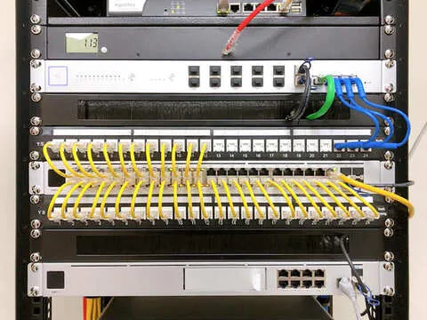 弱電工程 UPS KVM Rack Switc