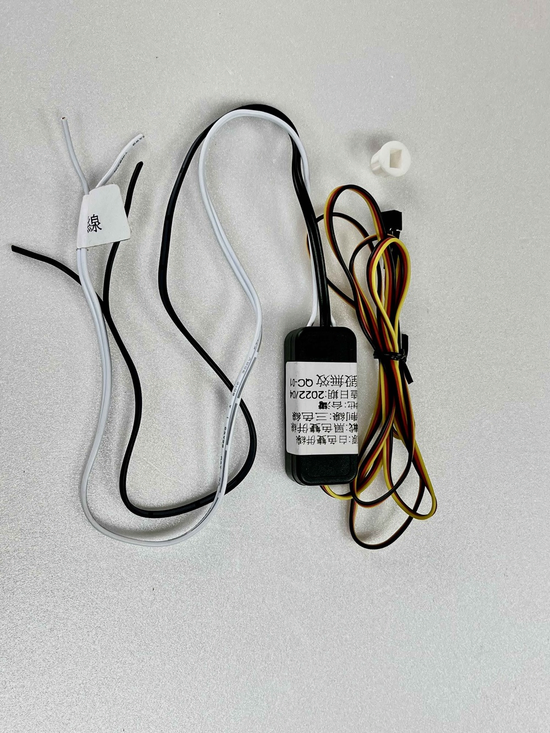 門控式控制器：開門即亮，關門即滅