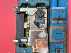 拆下ASUS ZenFone7主機板的高通865 CPU