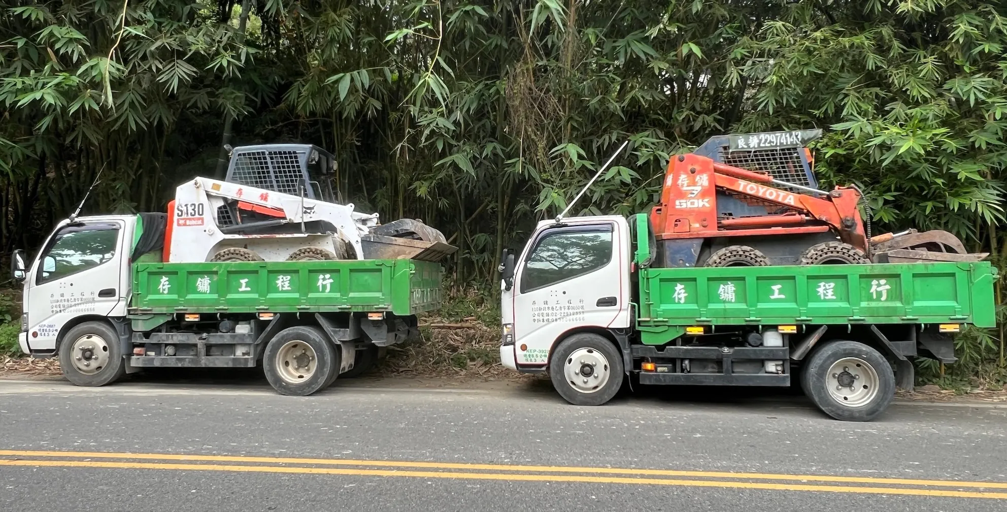 合法廢棄物清運車2台及山貓2台