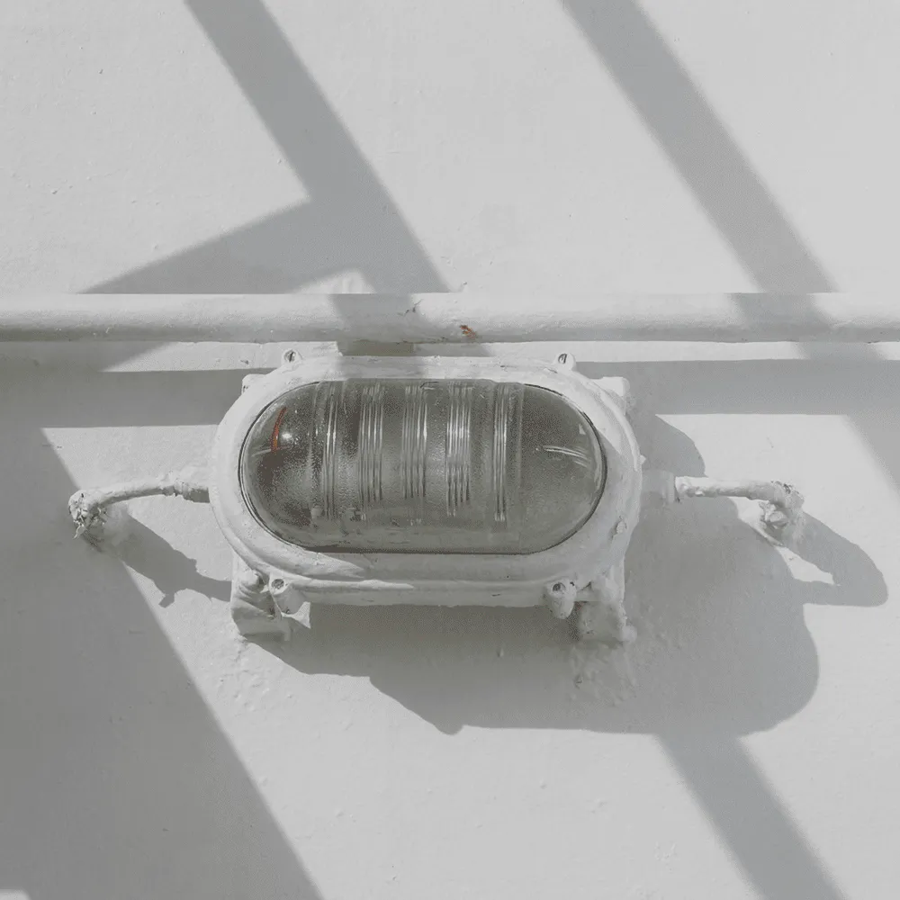 PC材料因其抗衝擊性與耐熱能力，通常是LED塑膠燈殼的首選