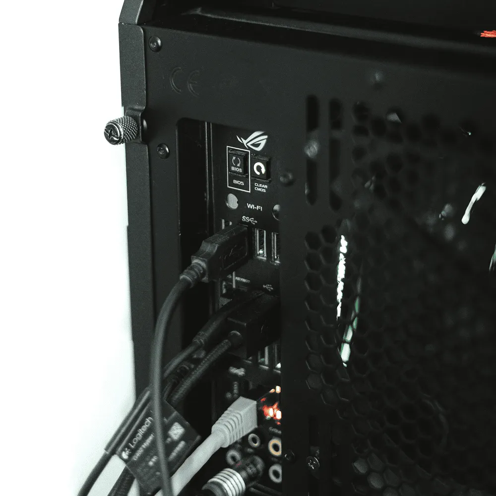 開發散熱板相關零件時，一般的塑膠材料已不足以應付長時間的高溫