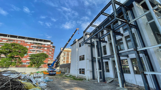 屏東太陽能板吊掛與35噸吊車出租服務解析