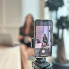 現代人不只是消費產品,也在「消費人」