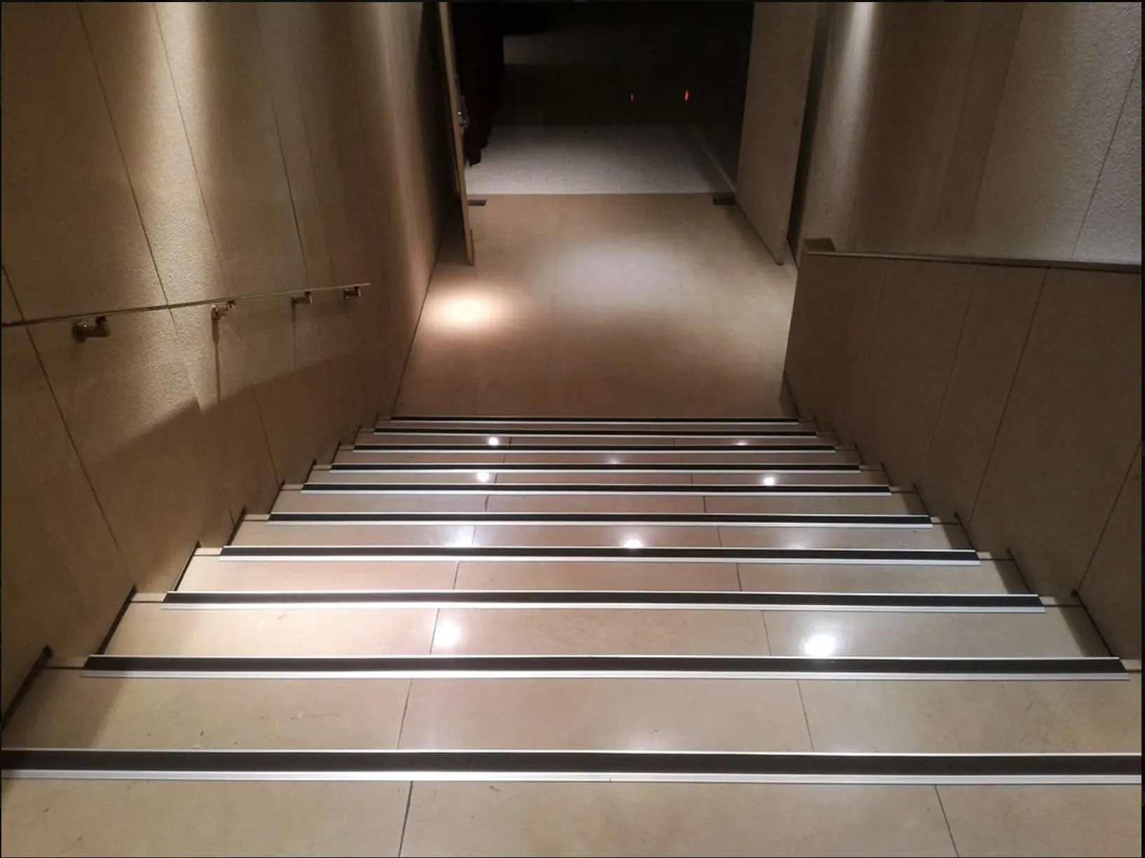 樓梯止滑條施工