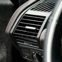 雖然車窗緊閉看似安全，其實車內仍有大量污染來源