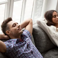 HEPA濾網是抗PM2.5的核心，活性碳濾網則是除臭的輔助