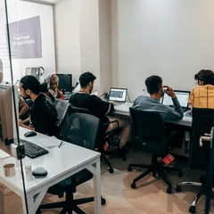 行號在法律上與負責人視為同一主體，設立公司行號則屬於無限責任