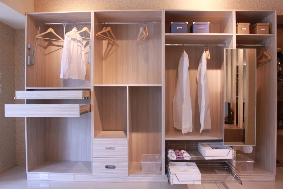 衣櫃配置