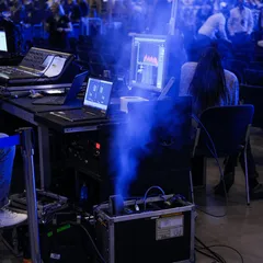 專業團隊會提供透明的場地佈置費用規劃，將預算集中在視覺熱點