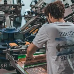 網版印刷是目前團體服大量印刷中最經濟且最普及的印製技術