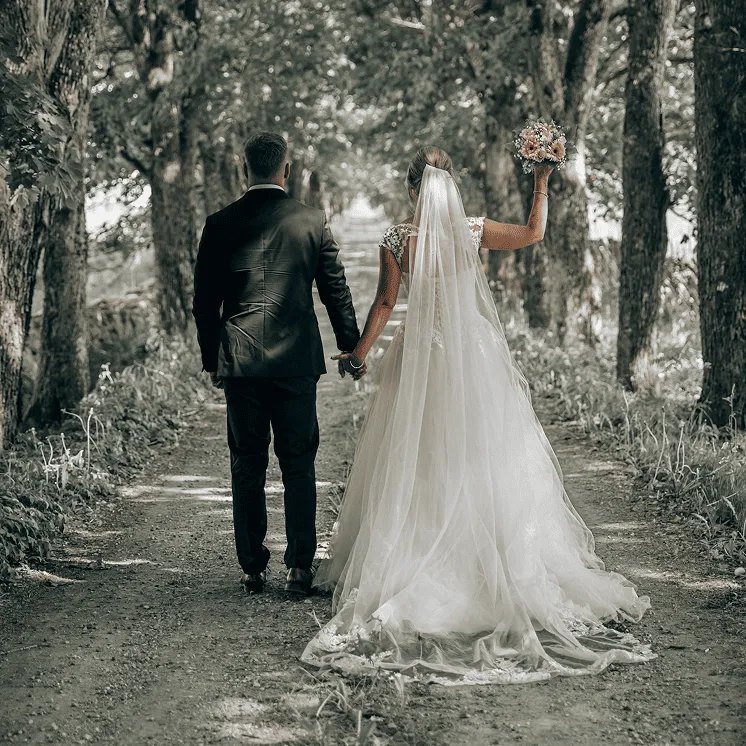 西裝布料的選擇,直接影響到訂製西裝的耐用性與日常穿著的舒適度