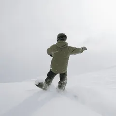 兒童雪衣不應只看滑雪裝備價錢，應視為關於安全與舒適的的投資