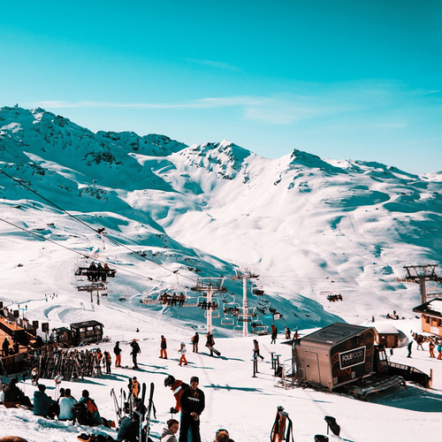 許多人在準備滑雪裝備購買時，常忽略了「在地氣候」的適配性