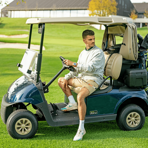 高爾夫球場穿搭已從傳統的嚴謹束縛,轉變追求機能美學與低調奢華