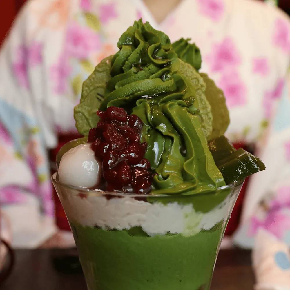 許多廉價冰品使用茶粉或人工香料，往往吃完後舌尖會感到乾澀。