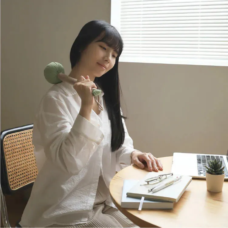 用按摩搥敲擊