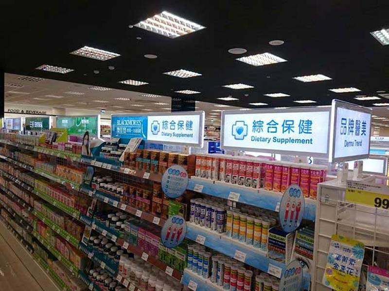桌上型壓克力燈箱在有限空間內，發揮出超乎想像的廣告效益