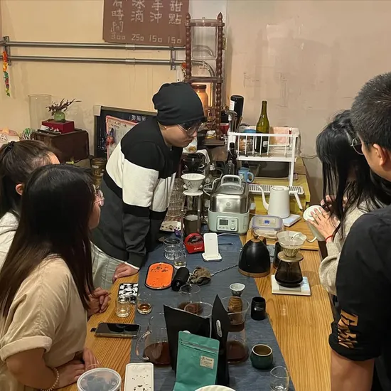 當音樂進入咖啡館:聲音與氣味一起存在的時刻