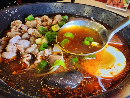 嗜辣控必看！麻辣牛肉麵與港式點心的絕妙聚餐體驗