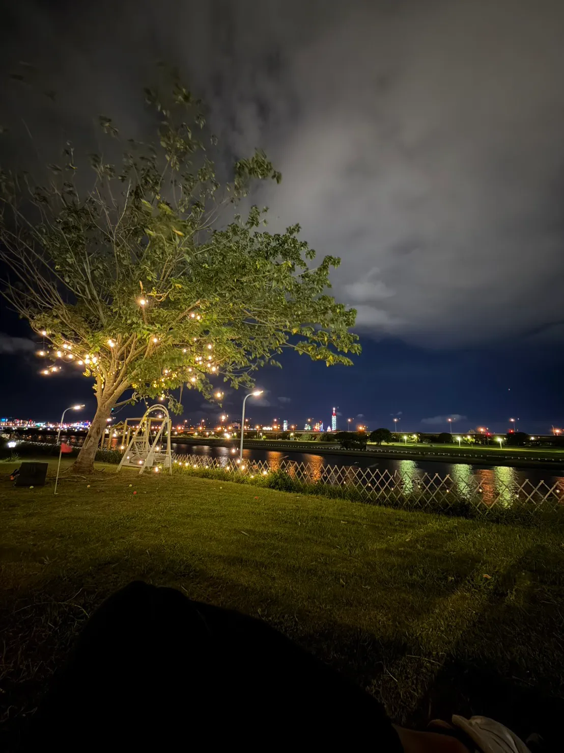 夜晚河景