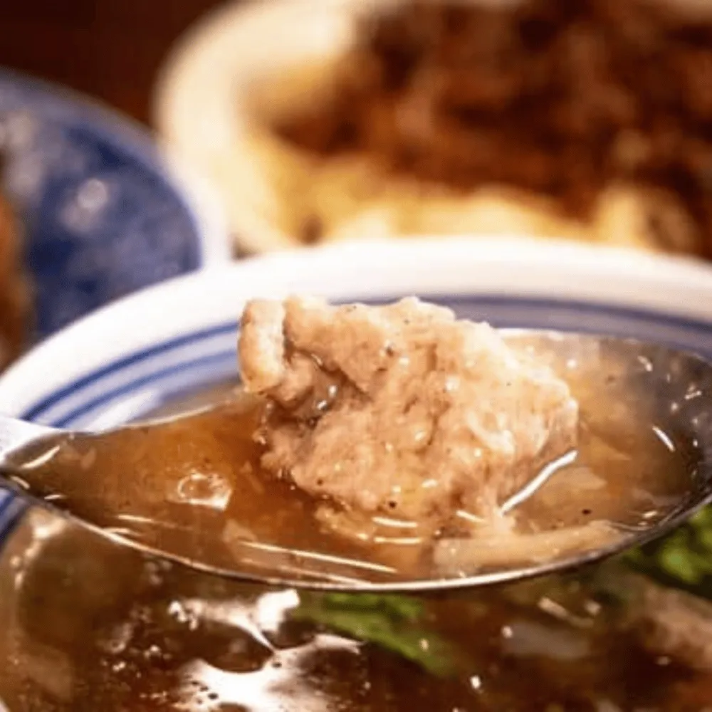 解鎖高CP值北屯必吃美食：金磚滷肉飯和魚翅肉羹！
