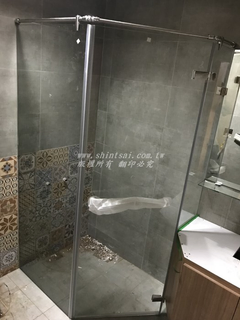 淋浴間 玻璃隔間  ‎無框淋浴門 · ‎橫拉式淋浴門 · ‎有框式淋浴門