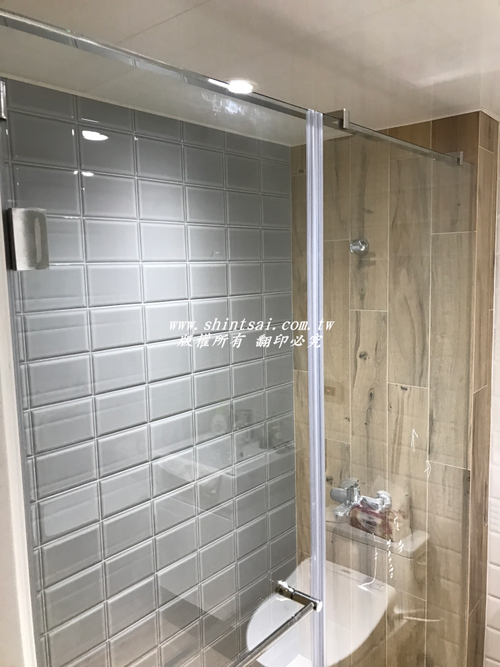 淋浴間 一字型淋浴間 玻璃鉸鏈 安全玻璃 強化玻璃