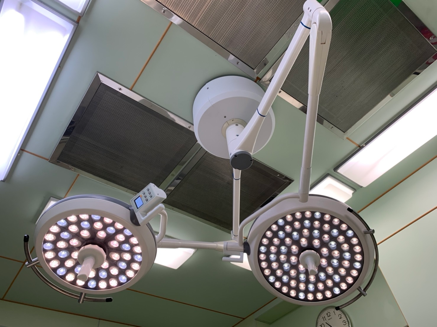 手術燈-LED天井式雙燈