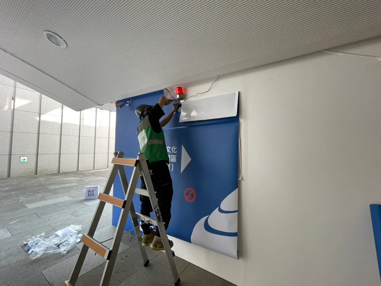 百貨圍籬大圖輸出施工