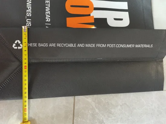 各类包装纸袋、无纺布袋、不织布袋，还有塑塑胶袋，各